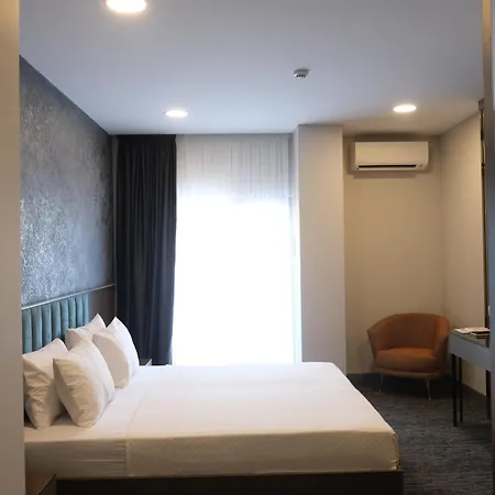 Hotel Four Reels 3*