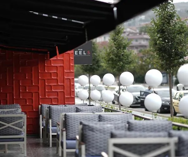 Four Reels Szálloda Serdivan