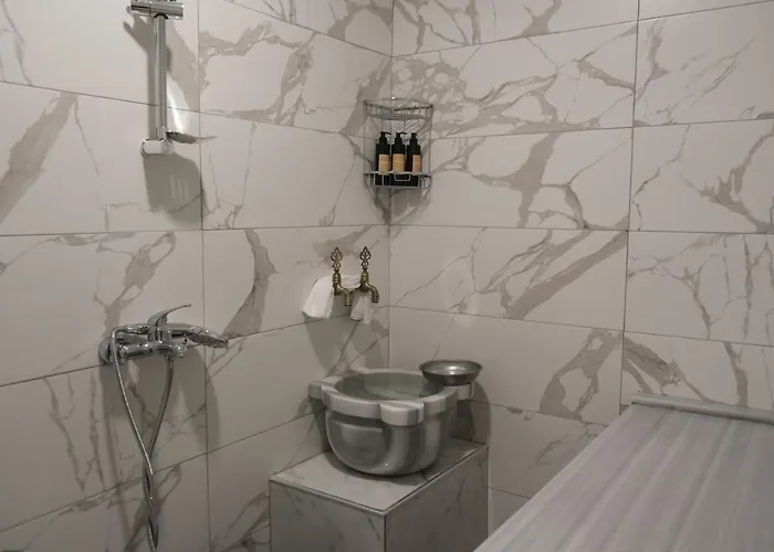 Four Reels Szálloda Serdivan